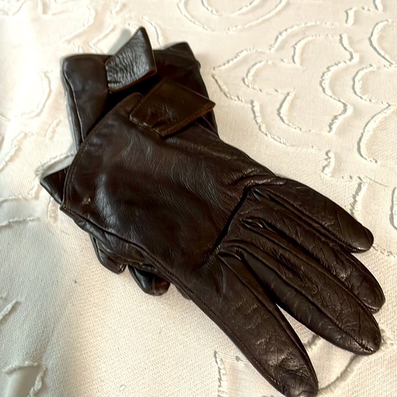 Salvatore Ferragamo size 7 brown lined gloves , hardly worn, soft leather. - Picture 2 of 6